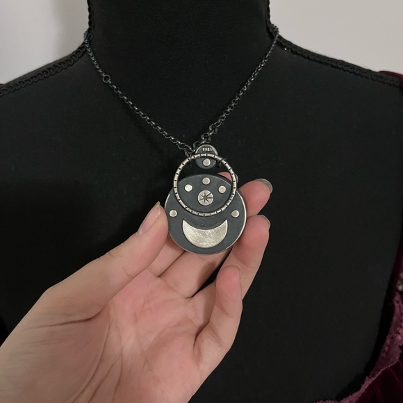 Silver Pinwheel Glass Statement Necklace - Picture 5 of 5